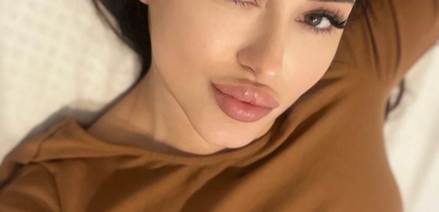 Model - Mellody domination