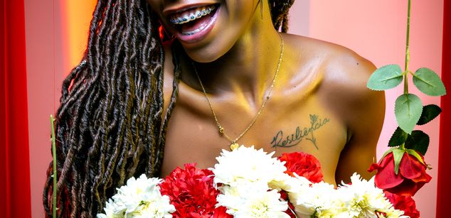 Model - Michelle Pose cum