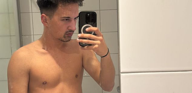 Model - JamesandScarlett bigass