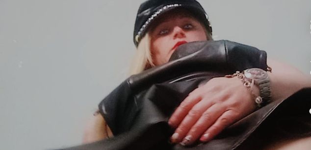 Model - Emperatriz cum