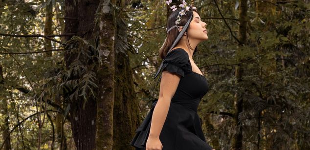 Model - Emma Sulivan squirt