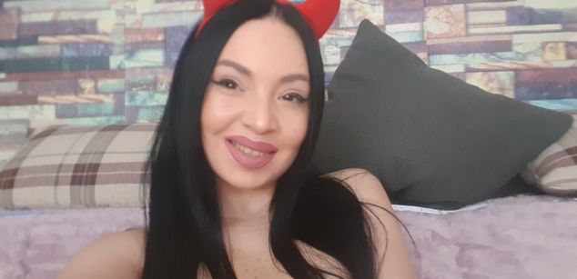 Model - LunnaGray feet