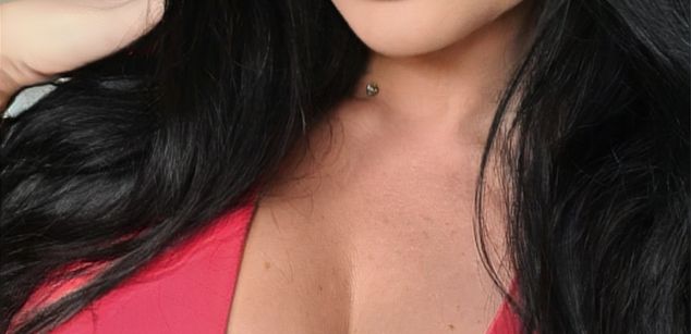 Model - LauraGreen36 feet