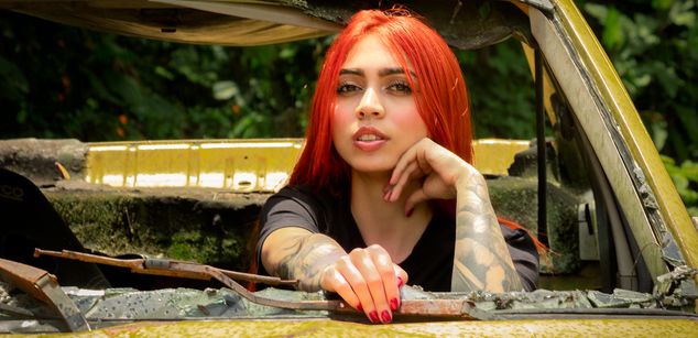 Model - Polygonnia cuckold