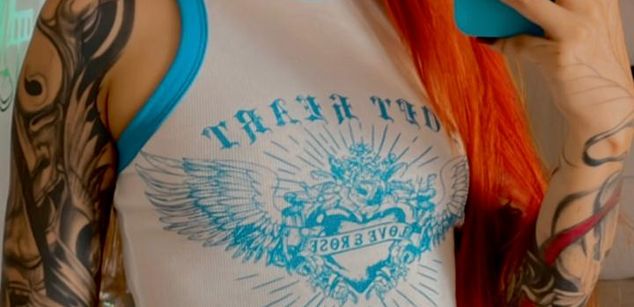 Model - Polygonnia cuckold