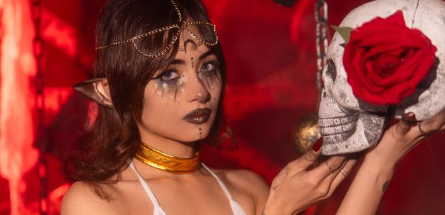 Model - VenusOlympus pussy