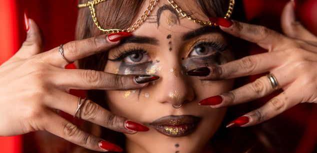 Model - VenusOlympus pussy