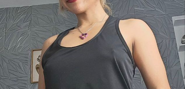 Model - Agatadelphine latina