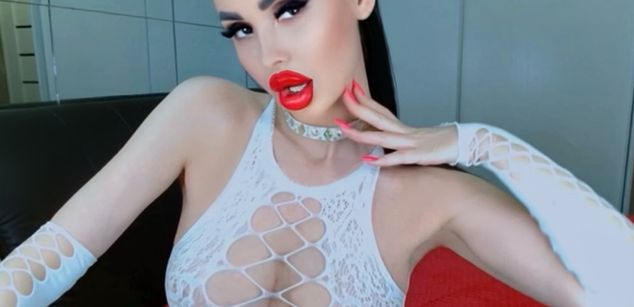 Model - SweetLanaShine tightpussy