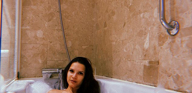 Model - Liz Storm latina