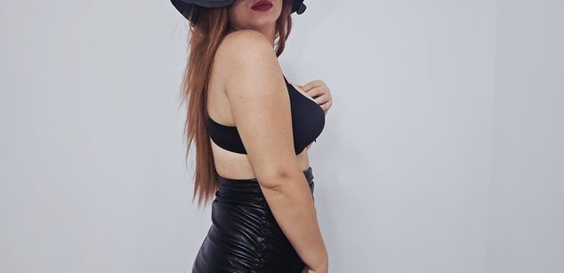 Model - GiannaDavis double