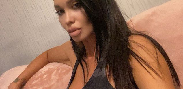 Model - KrasyeK playful