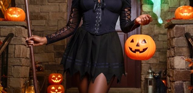 Model - EbonySalmie cei