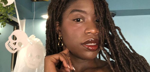 Model - Michelle Pose cum