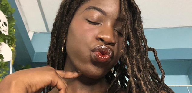 Model - Michelle Pose cum