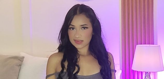 Model - Lucy Owens latina