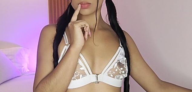 Model - Lucy Owens latina