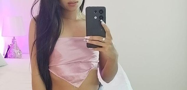 Model - Lucy Owens latina