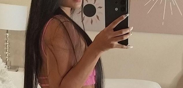 Model - Lucy Owens latina