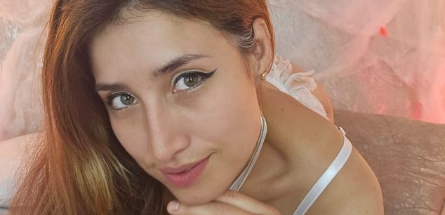 Model - Ckatterine_Ckatt pantyhose