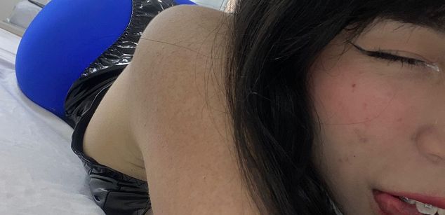 Model - bella star bigass