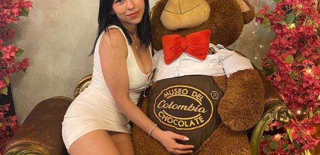 Model - bella star bigass