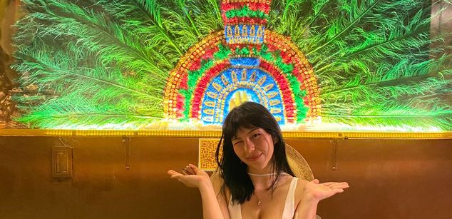 Model - bella star bigass