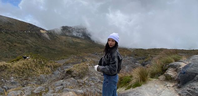 Model - bella star bigass