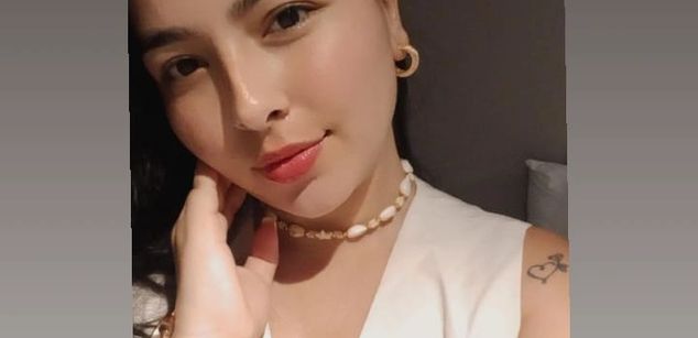 Model - Iris Moira feet