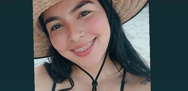 Model - Iris Moira feet