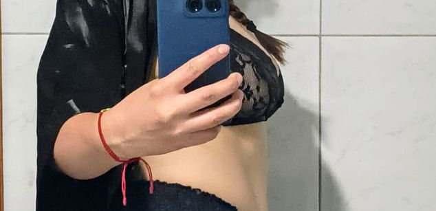 Model - Ckatterine_Ckatt pantyhose