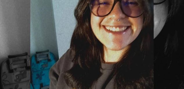 Model - Dani and Alex hairyarmpits