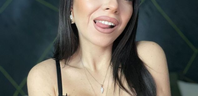 Model - Selena Falls young