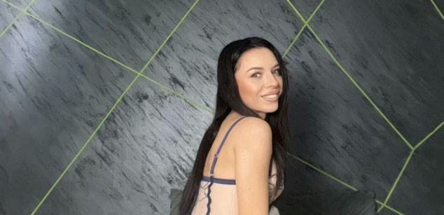 Model - Selena Falls young