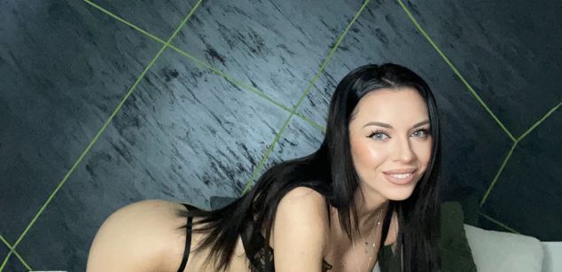 Model - Selena Falls young