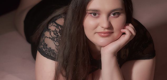 Model - SaraElise bigass