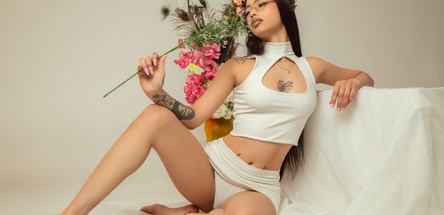 Model - Cata Stones latina