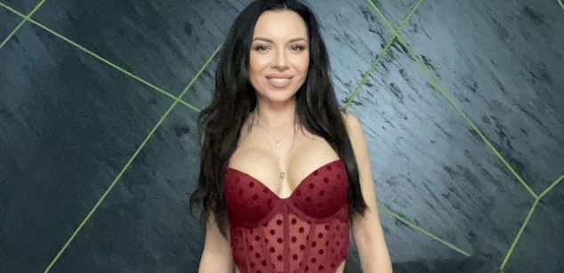 Model - Selena Falls young