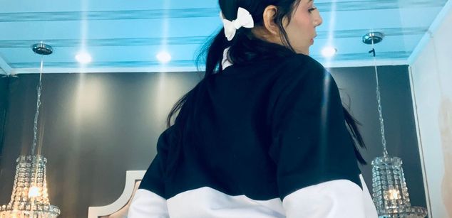 Model - Violet Blaze feet