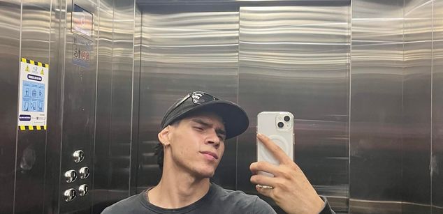 Model - Poysonsam bisexual