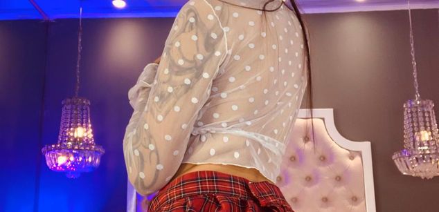 Model - Violet Blaze feet