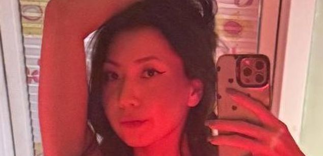 Model - Morana Rae bigass