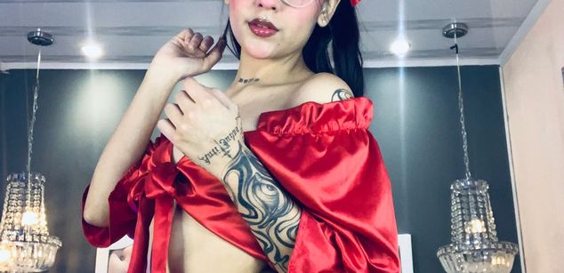 Model - Violet Blaze feet