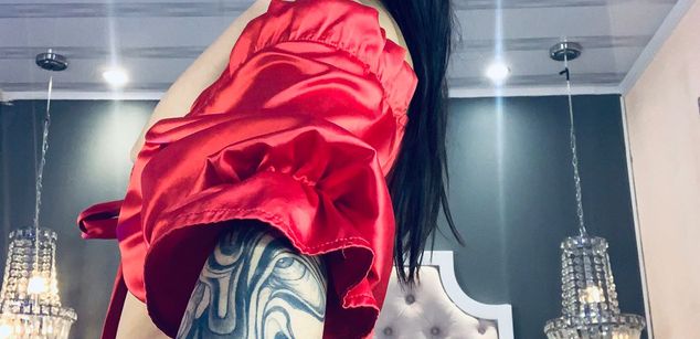 Model - Violet Blaze feet