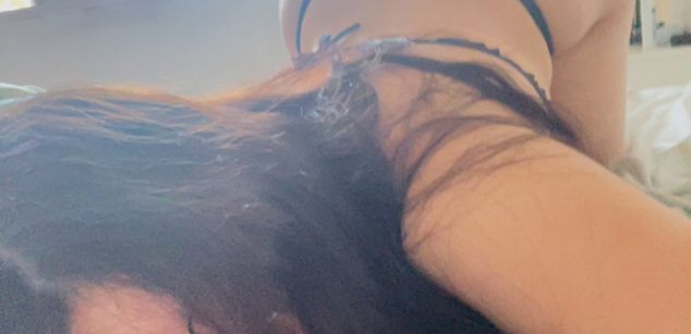 Model - Kiara bigtits