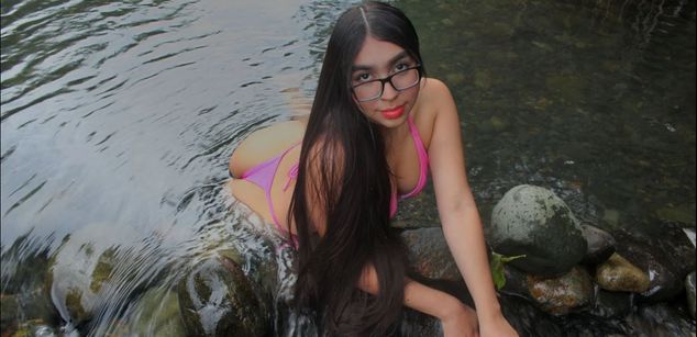 Model - Paola lopez tits