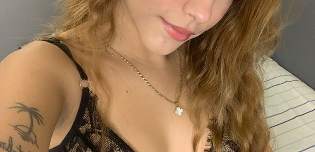 Model - Milu Rosse feet