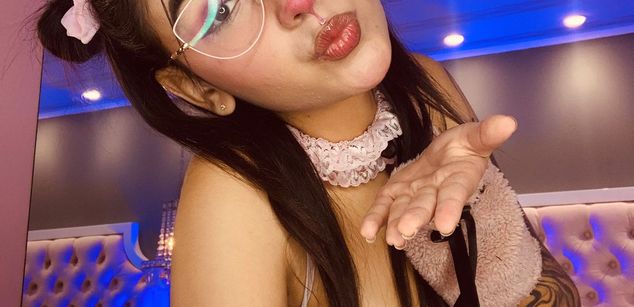 Model - Violet Blaze feet