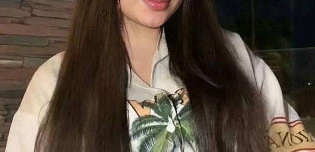 Model - Dhanna Mont friendly