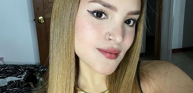 Model - Susana Bloom petite